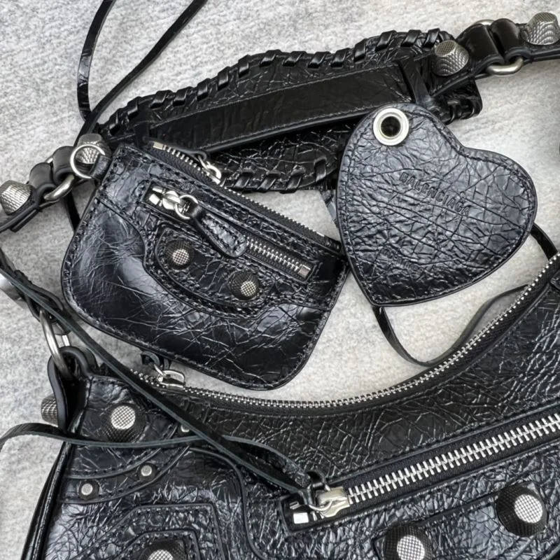 Balenciaga Le Cagole Half-Moon Leather Dumpling Bag Trendsetting 38342