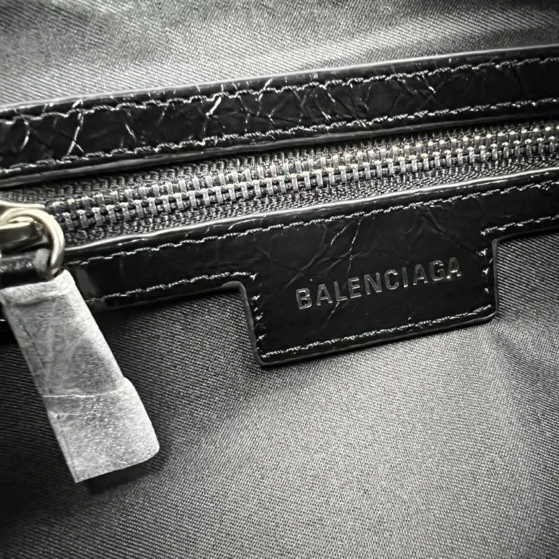 Balenciaga Le Cagole Half-Moon Leather Dumpling Bag Trendsetting 38342