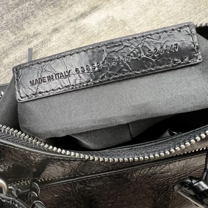 Balenciaga Le Cagole Half-Moon Leather Dumpling Bag Trendsetting 38342