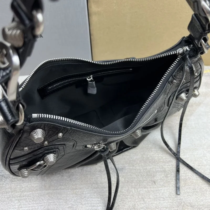Balenciaga Le Cagole Half-Moon Leather Dumpling Bag Trendsetting 38342