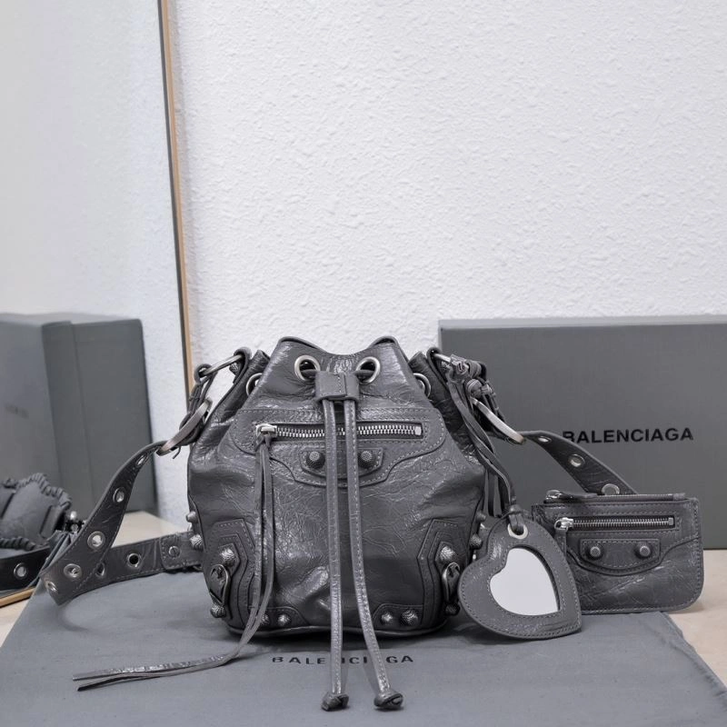 OnTrend Balenciaga Le Cagole Heart-Detail Bucket Bag in Sheepskin 75362