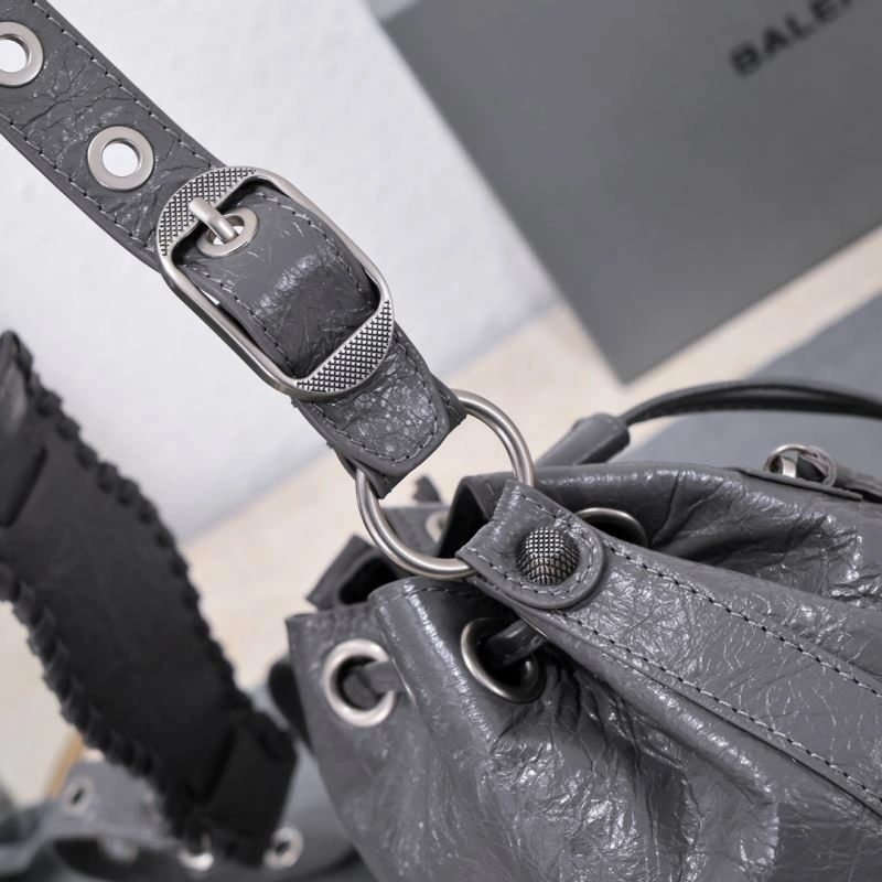 OnTrend Balenciaga Le Cagole Heart-Detail Bucket Bag in Sheepskin 75362