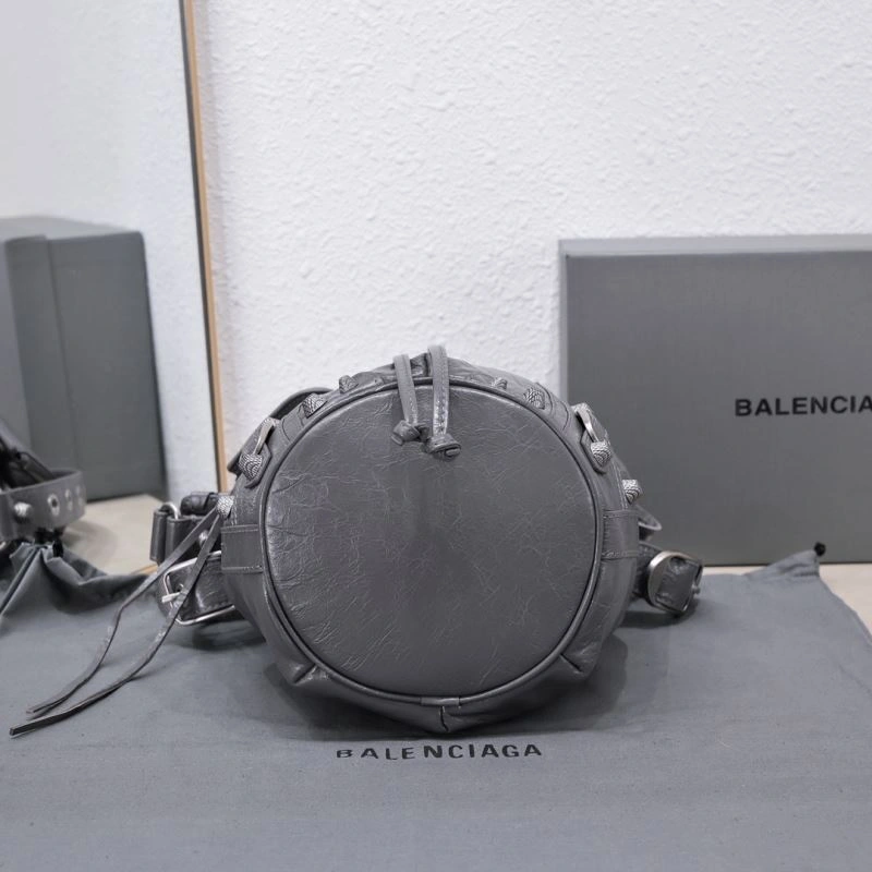 OnTrend Balenciaga Le Cagole Heart-Detail Bucket Bag in Sheepskin 75362