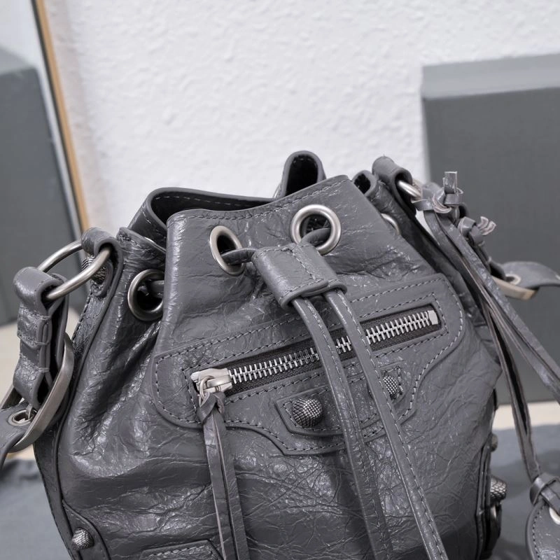 OnTrend Balenciaga Le Cagole Heart-Detail Bucket Bag in Sheepskin 75362