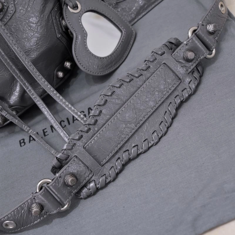 OnTrend Balenciaga Le Cagole Heart-Detail Bucket Bag in Sheepskin 75362