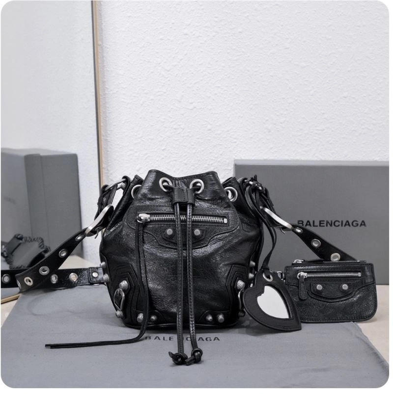 QuickDry Balenciaga Le Cagole Heart-Mirror Bucket Bag in Cracked Lambskin 75346