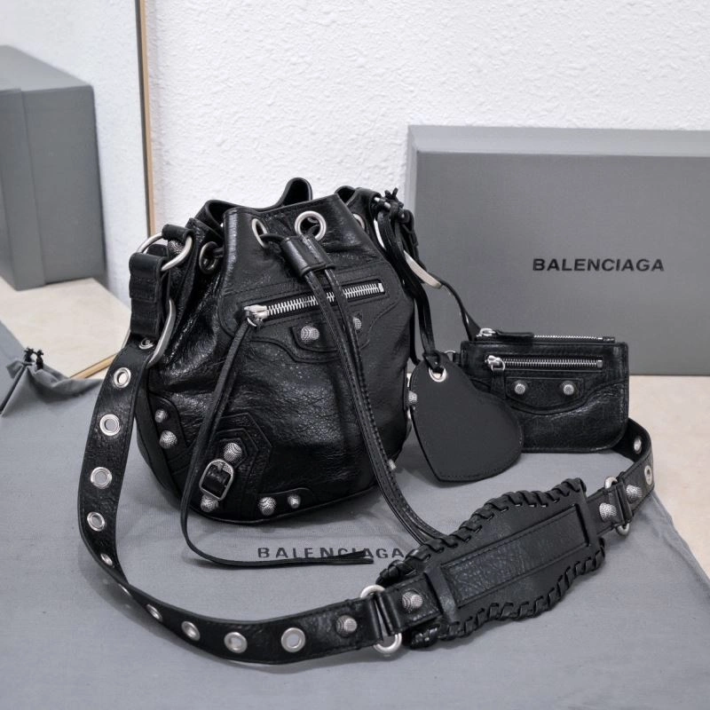QuickDry Balenciaga Le Cagole Heart-Mirror Bucket Bag in Cracked Lambskin 75346