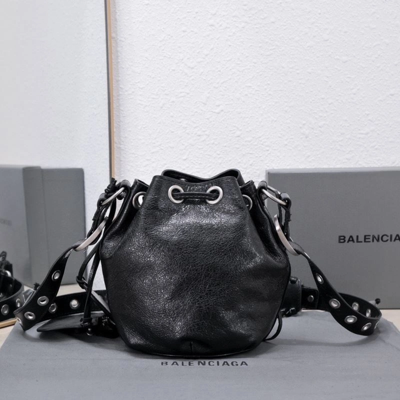 QuickDry Balenciaga Le Cagole Heart-Mirror Bucket Bag in Cracked Lambskin 75346