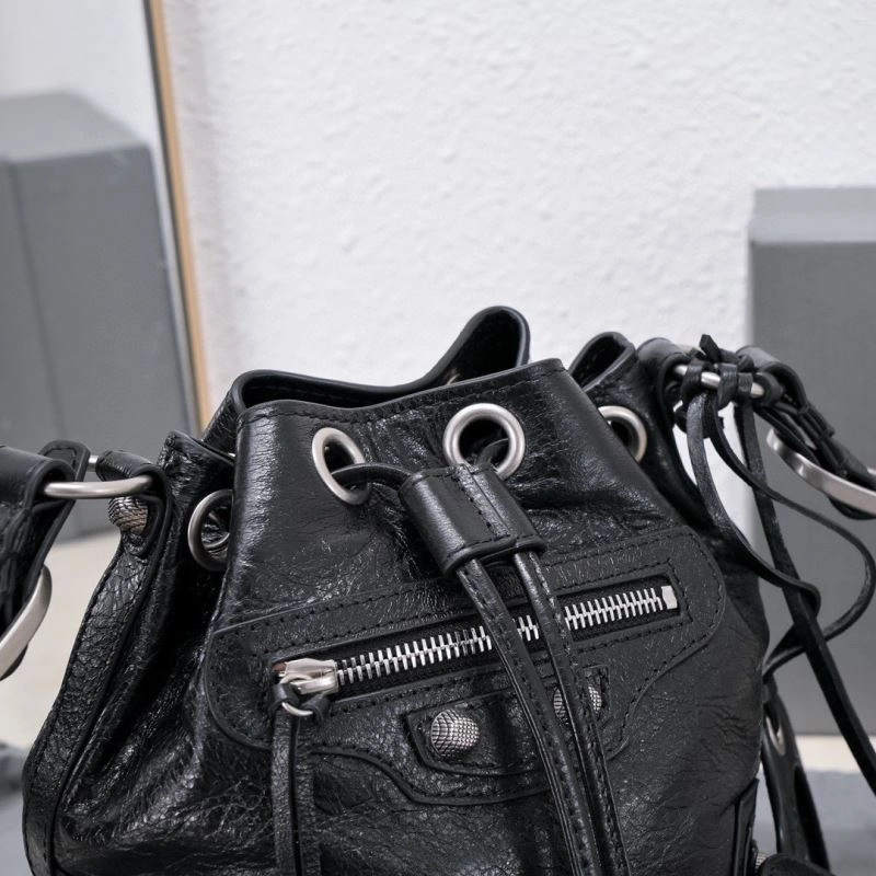 QuickDry Balenciaga Le Cagole Heart-Mirror Bucket Bag in Cracked Lambskin 75346