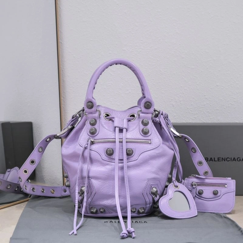 RelaxedFit Balenciaga Le Cagole Heart Mirror Bucket Bag in Lambskin 72679