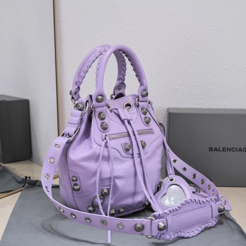 RelaxedFit Balenciaga Le Cagole Heart Mirror Bucket Bag in Lambskin 72679