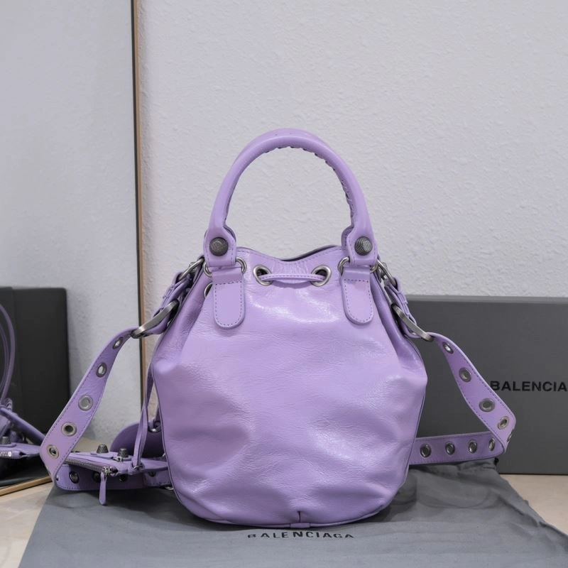 RelaxedFit Balenciaga Le Cagole Heart Mirror Bucket Bag in Lambskin 72679