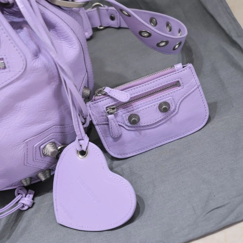 RelaxedFit Balenciaga Le Cagole Heart Mirror Bucket Bag in Lambskin 72679