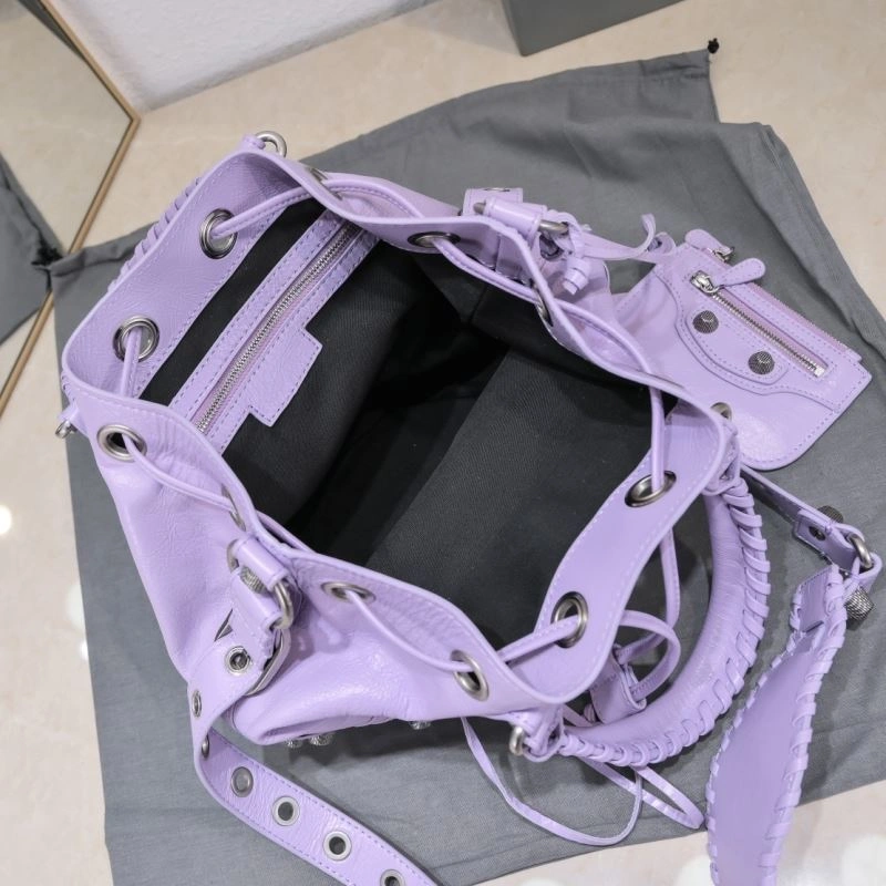 RelaxedFit Balenciaga Le Cagole Heart Mirror Bucket Bag in Lambskin 72679