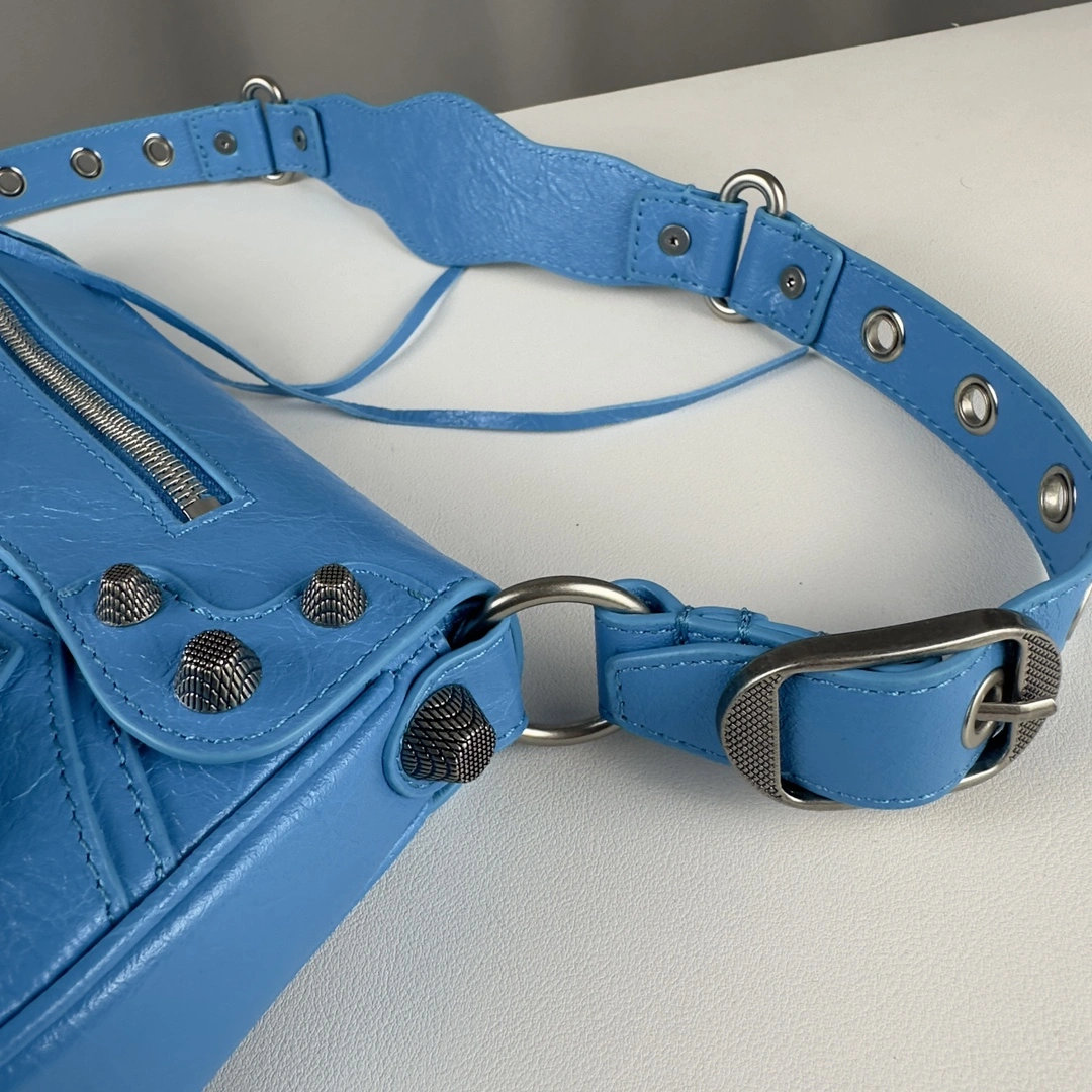 Practical Balenciaga Le Cagole Large Everyday Sling Bag in Lambskin 61144
