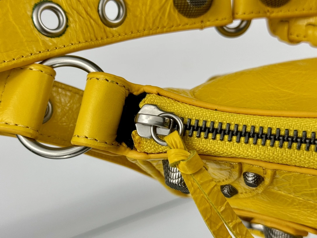 FreshLook Balenciaga Le Cagole Large Half-Moon Dumpling Bag 61065