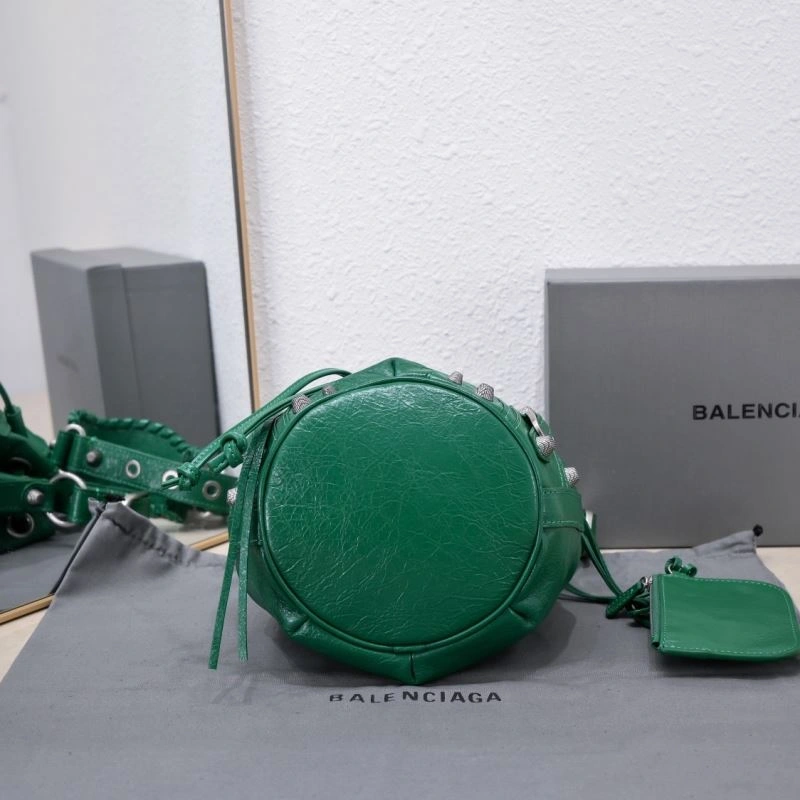 FashionForward Balenciaga Le Cagole Luxe Lambskin Bucket Bag with Heart Mirror 75352