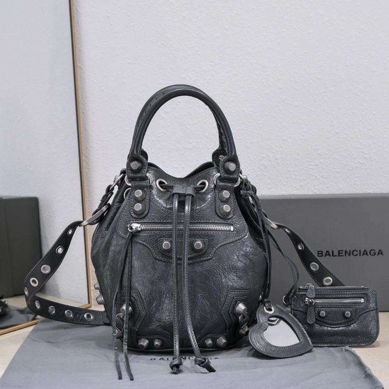 Unisex Balenciaga Le Cagoles Cracked Lambskin Bucket Bag with Heart Mirror 72669