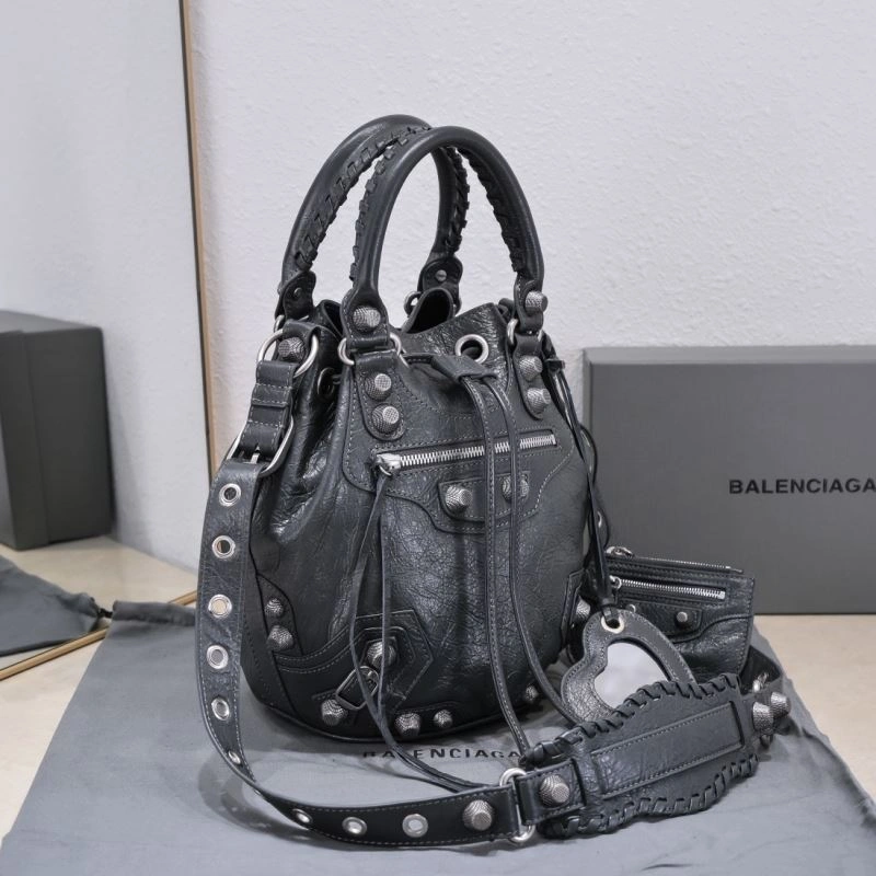 Unisex Balenciaga Le Cagoles Cracked Lambskin Bucket Bag with Heart Mirror 72669