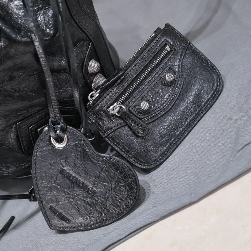 TimelessDesign Balenciaga Le Cagoles Heart Mirror Bucket Bag in Cracked Lambskin 72719