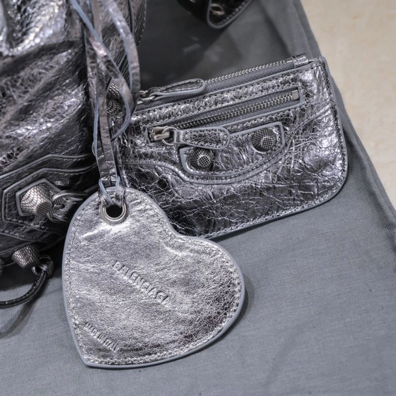 Affordable Balenciaga Le Cagoles Heart-Mirror Bucket Bag in Cracked Lambskin 72720