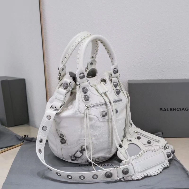 Fashionable Balenciaga Le Cagoles Heart-Mirror Bucket Bag in Cracked Sheepskin 72676