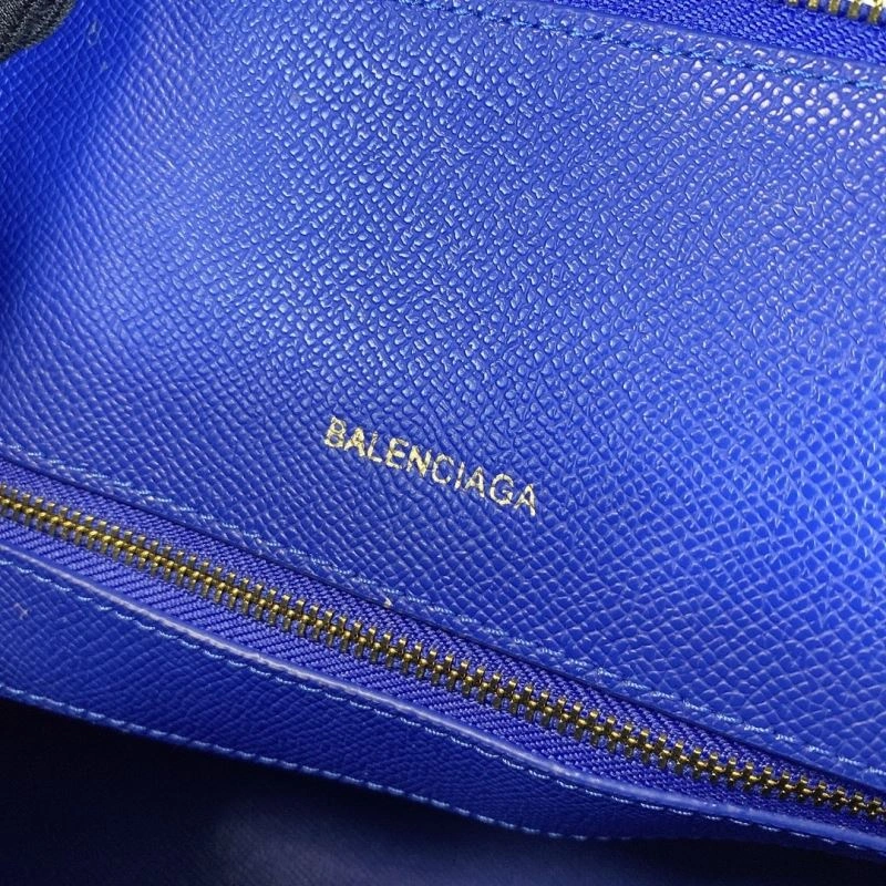 Modern Balenciaga Limited Edition Shell Bag with Oversized Letters 75221