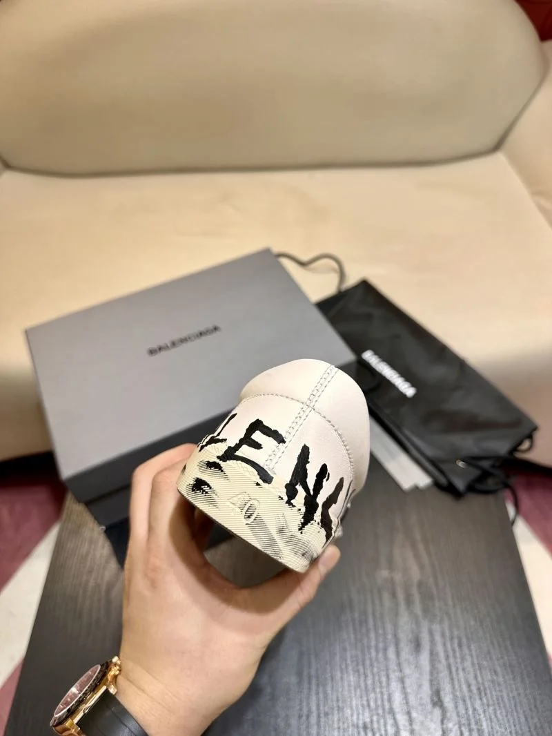 Sporty Balenciaga Low Shoes 16945