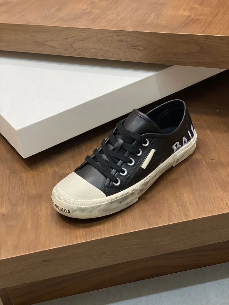 Balenciaga Low Shoes RelaxedFit 17015