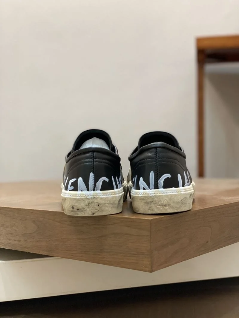 Balenciaga Low Shoes RelaxedFit 17015