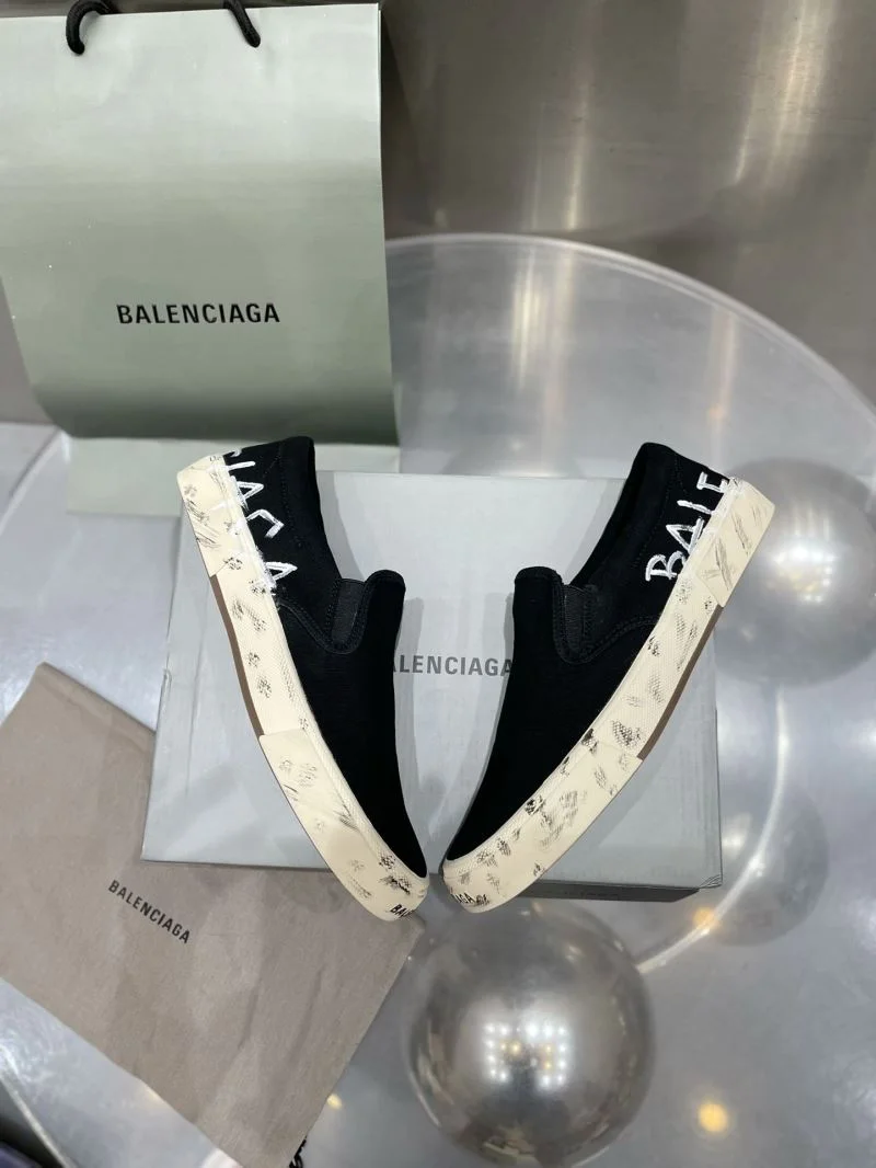 Balenciaga Low Shoes Compact 16708