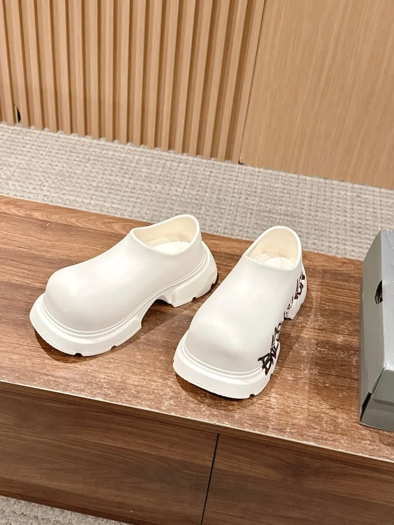 Balenciaga Low Shoes ModernLook 16731
