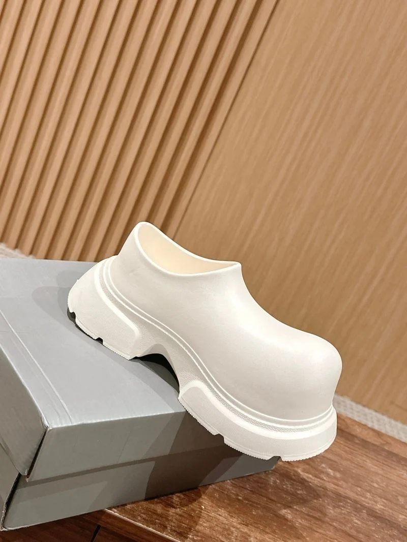 Balenciaga Low Shoes ModernLook 16731