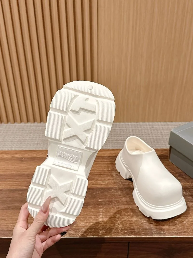 Balenciaga Low Shoes ModernLook 16731