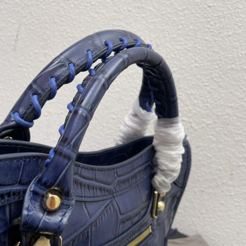Balenciaga Luxury Crocodile Motorcycle Bag with Handmade Handle Stylish 72634