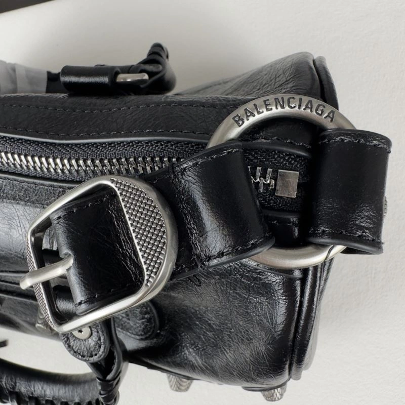 Balenciaga Luxury Italian Crackled Leather Travel Bag with Detachable Strap Compact 75328