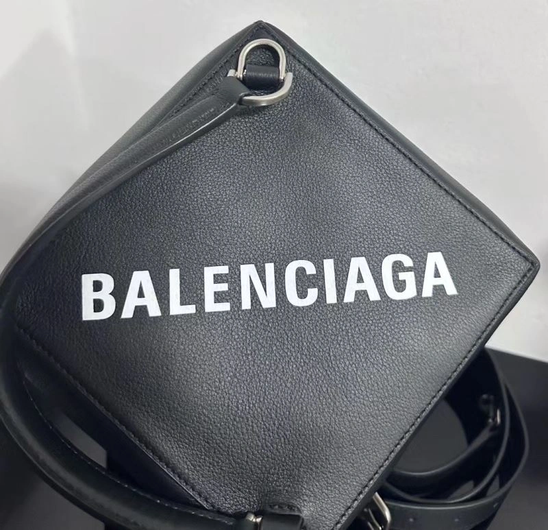 OnTrend Balenciaga Luxury Square Dice Bag - Early Autumn Collection 72575