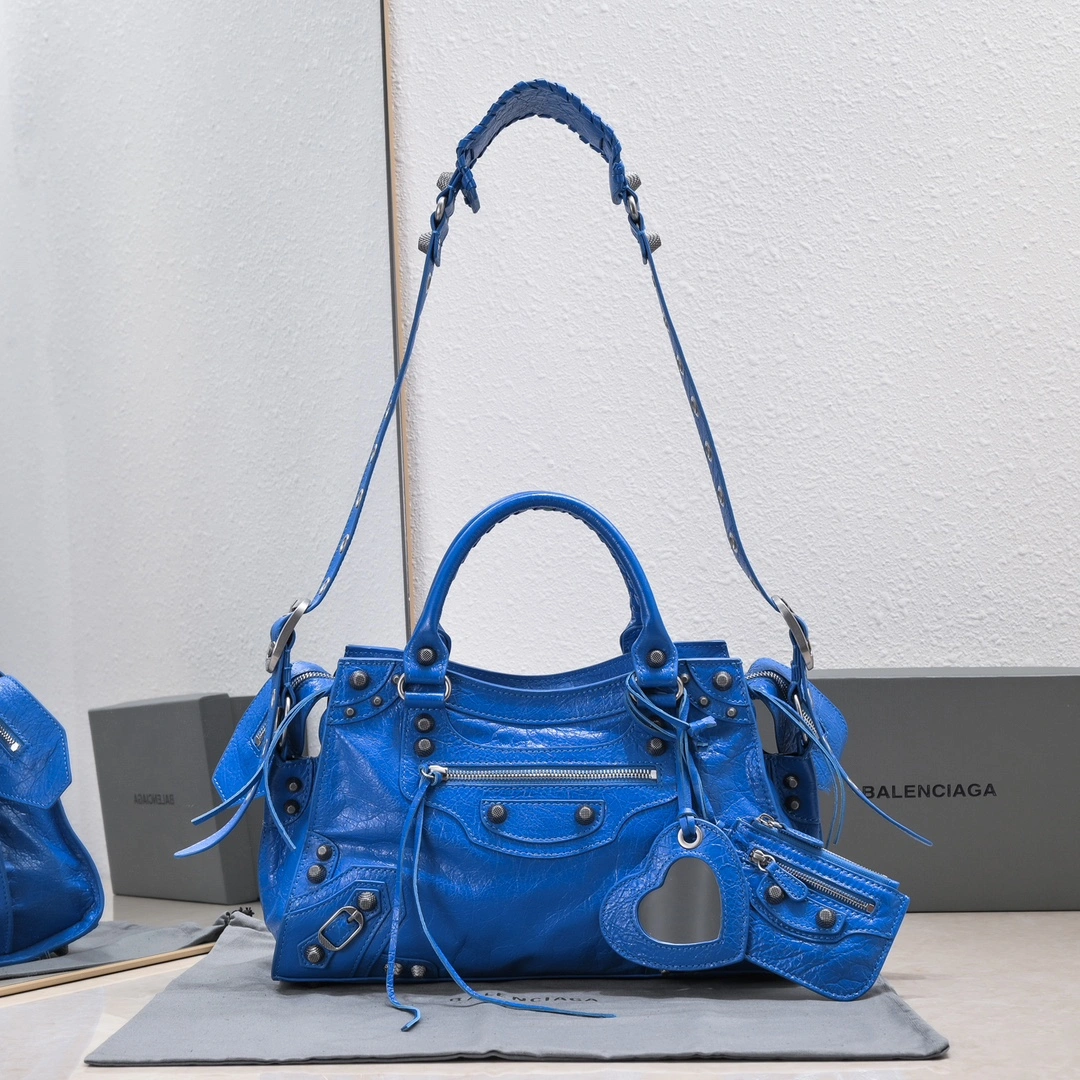 Balenciaga NEO CAGOLE Medium Cracked Lambskin Trapezoidal Bag Resilient 60954