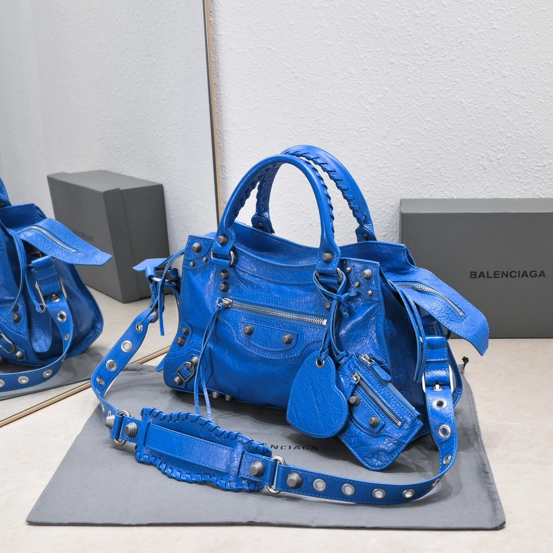 Balenciaga NEO CAGOLE Medium Cracked Lambskin Trapezoidal Bag Resilient 60954