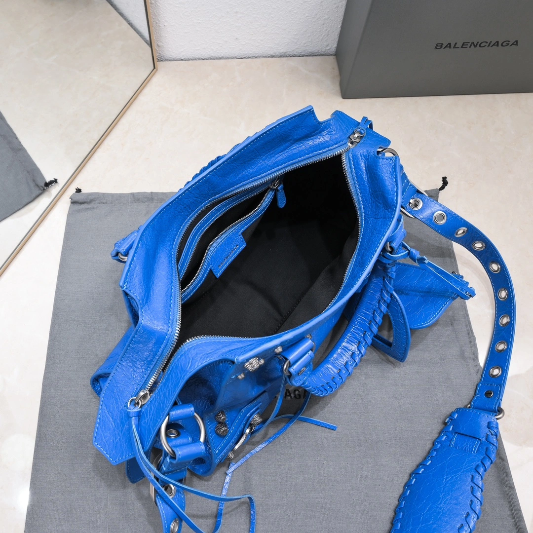Balenciaga NEO CAGOLE Medium Cracked Lambskin Trapezoidal Bag Resilient 60954