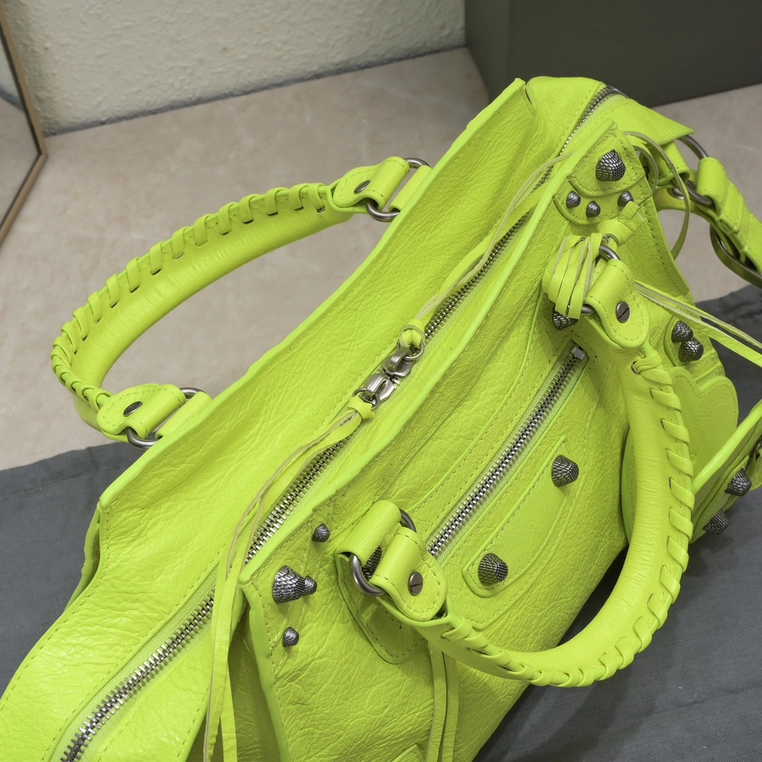 Balenciaga NEO CAGOLE Vintage Cracked Lambskin Crossbody Bag Efficient 60956
