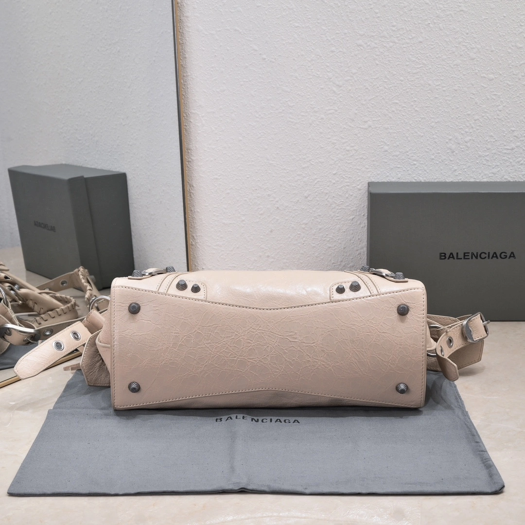 ModernLook Balenciaga NEO CAGOLE Vintage Cracked Lambskin Trapezoid Bag 61041