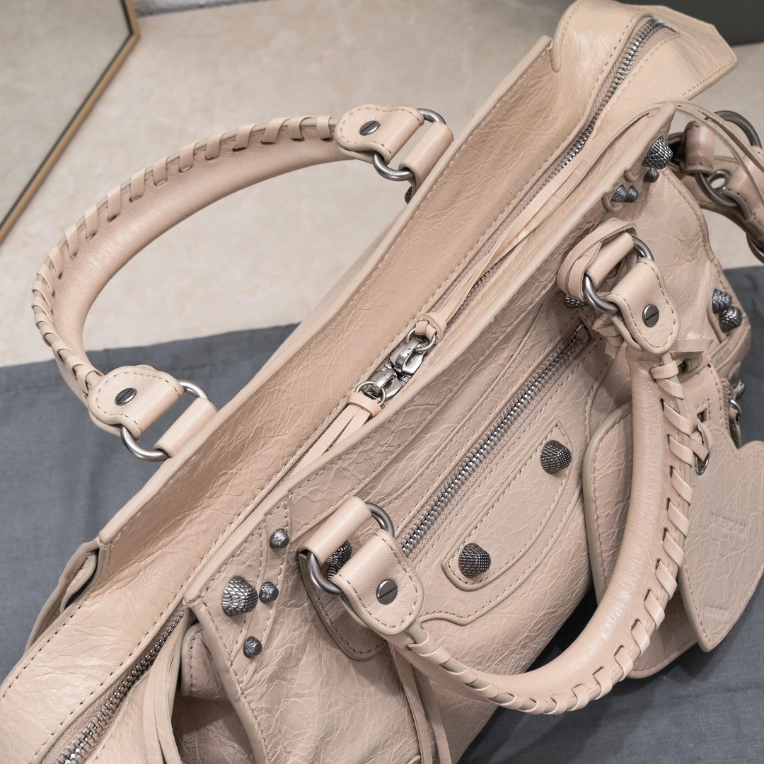 ModernLook Balenciaga NEO CAGOLE Vintage Cracked Lambskin Trapezoid Bag 61041