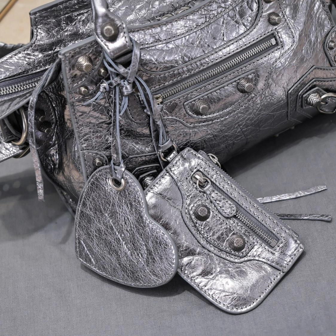 NewStyle Balenciaga Neo Cagole Silver Gray Heart Mirror Bag 60971