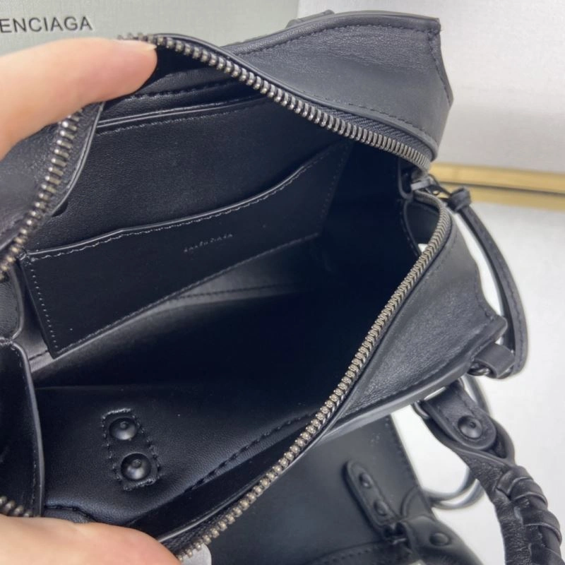 Modern Balenciaga Neo  Studded Motorcycle Handbag - Black 75358