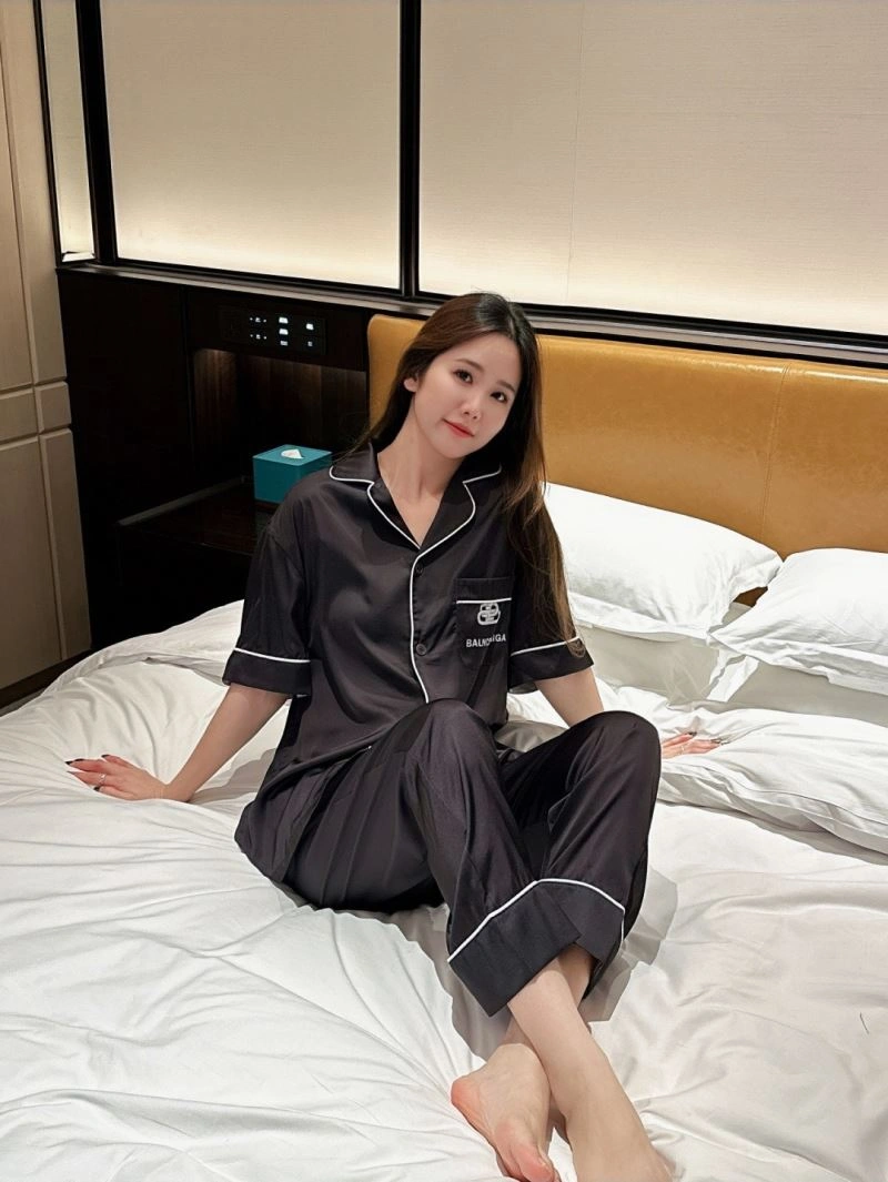 OdorResistant Balenciaga Nightwear 269073