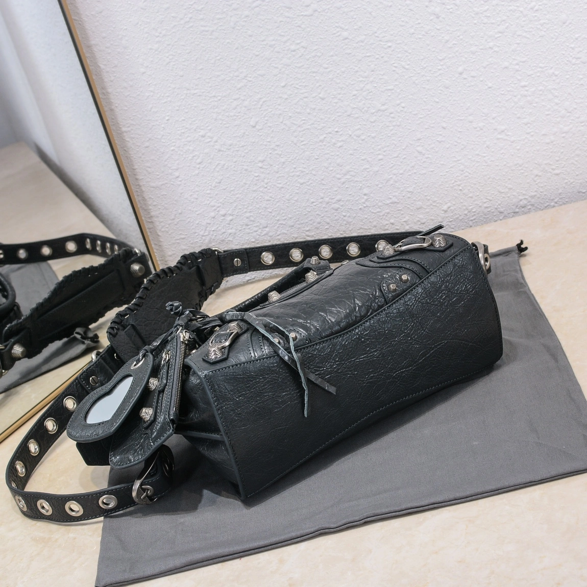 Compact Balenciaga Paris Neo Cagole Heart Mirror Motorcycle Bag 60976
