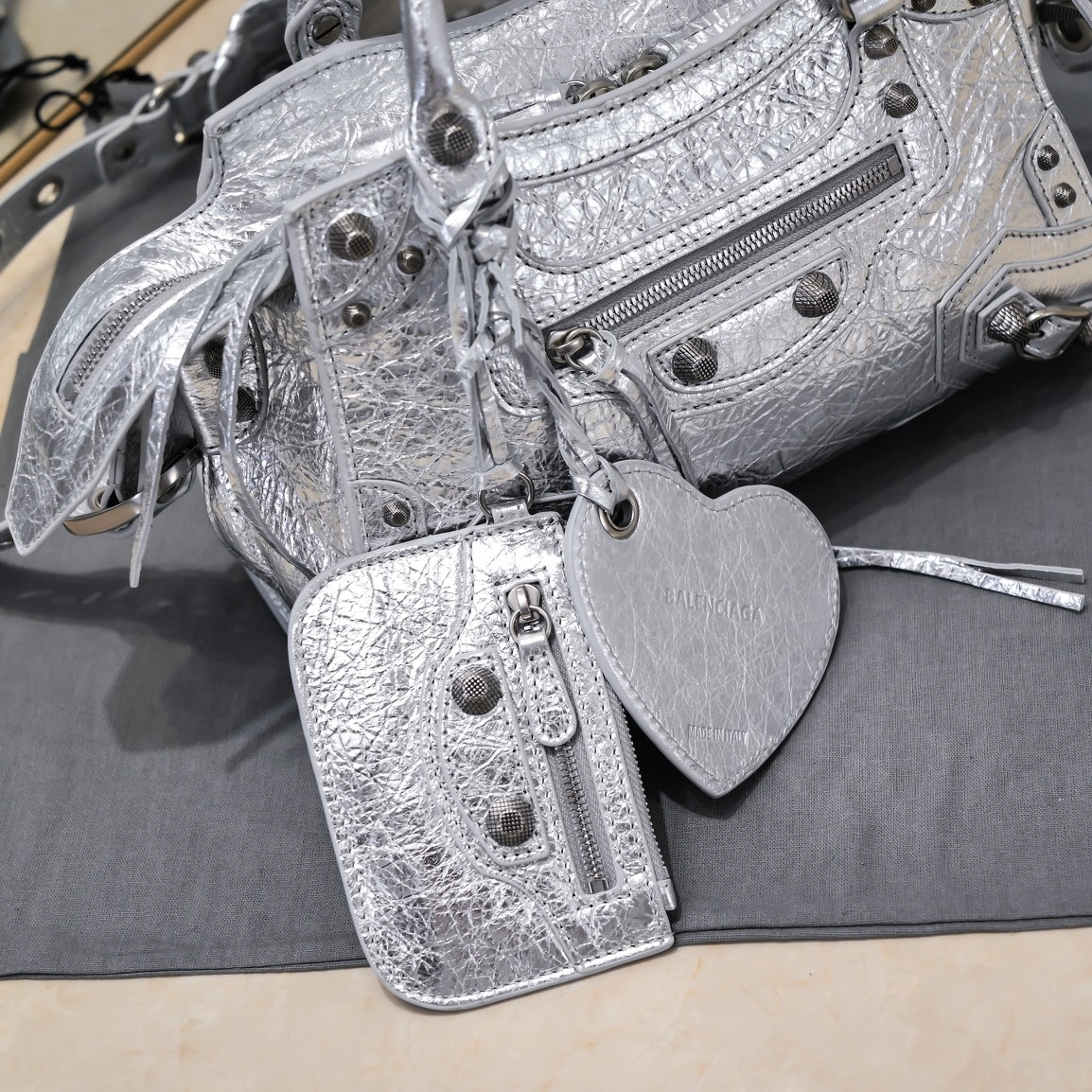ComfortFit Balenciaga Paris Neo Cagole Heart Mirror Motorcycle Bag 60981