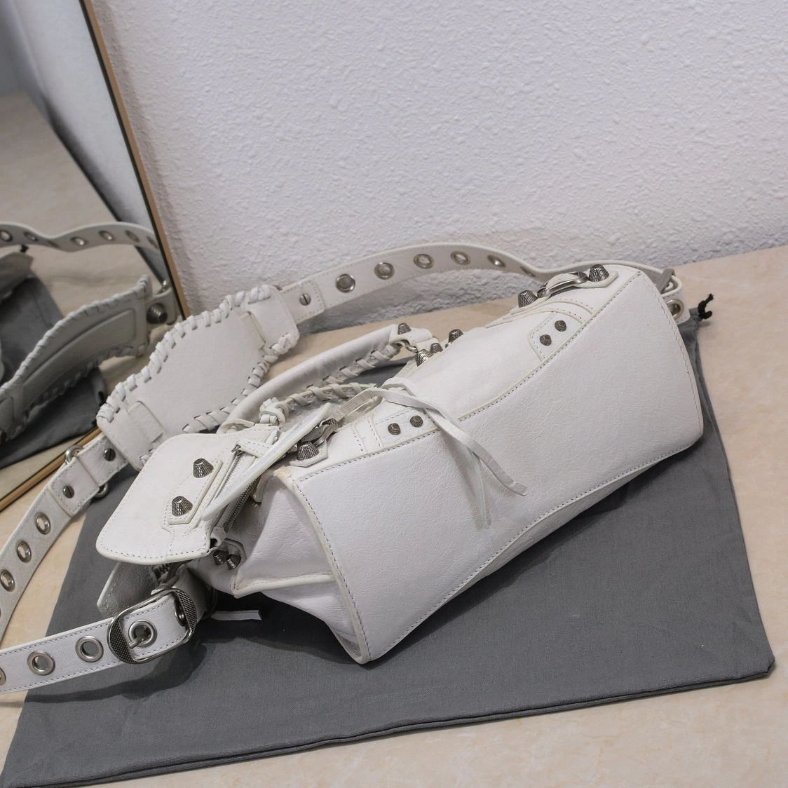 Balenciaga Paris Neo Cagole White Lambskin Motorcycle Bag Breathable 60980
