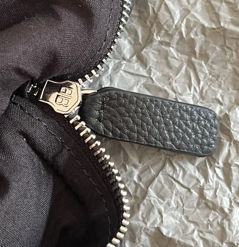 Bold Balenciaga Retro Black Calfskin Waist Bag -  Convenience 72581